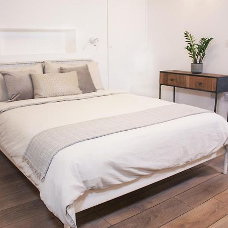 Spacious Industrial Style Apartment Лондон Екстериор снимка
