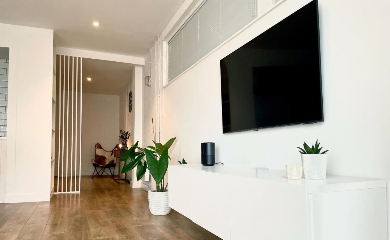 Spacious Industrial Style Apartment Лондон Екстериор снимка