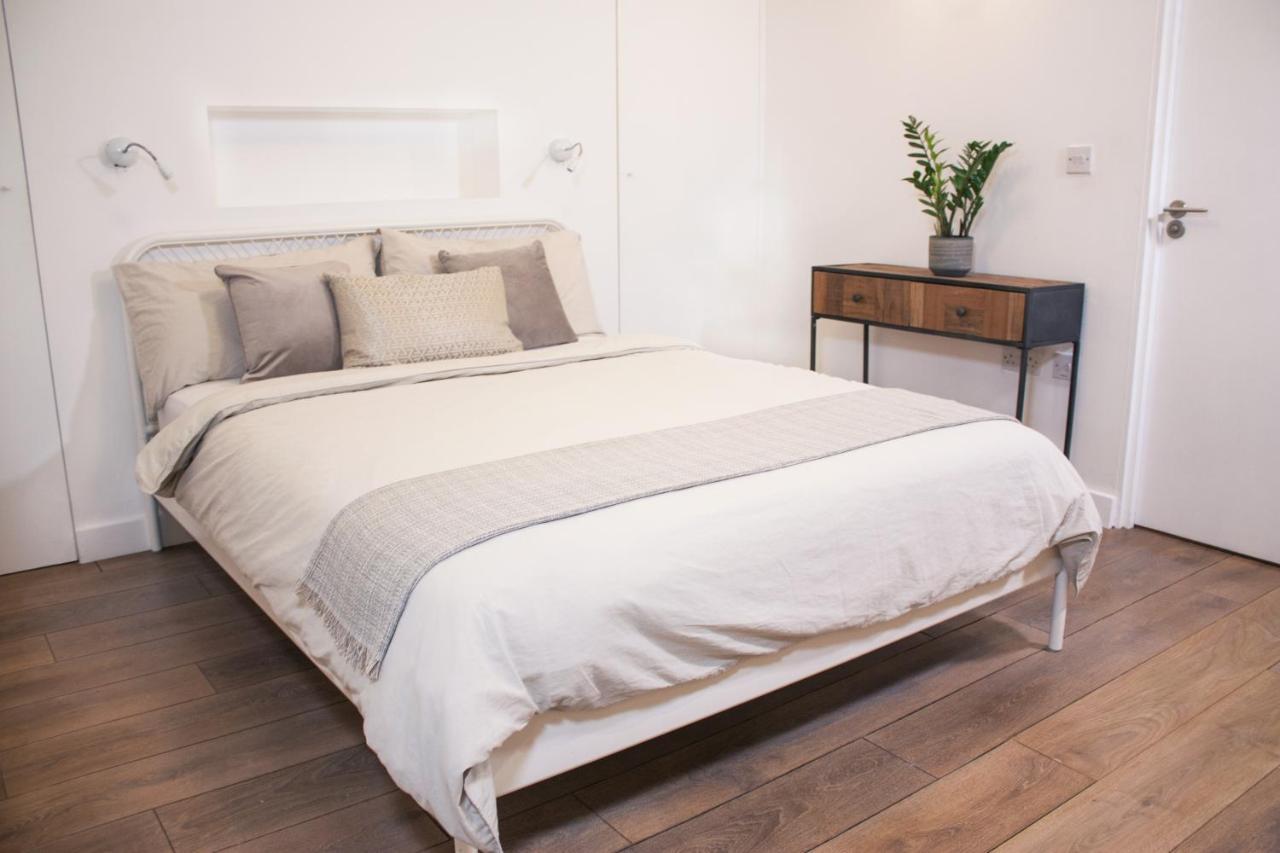 Spacious Industrial Style Apartment Лондон Екстериор снимка